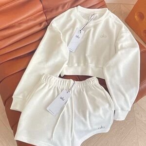 ALO Yoga Cream Crew Neck Sweater